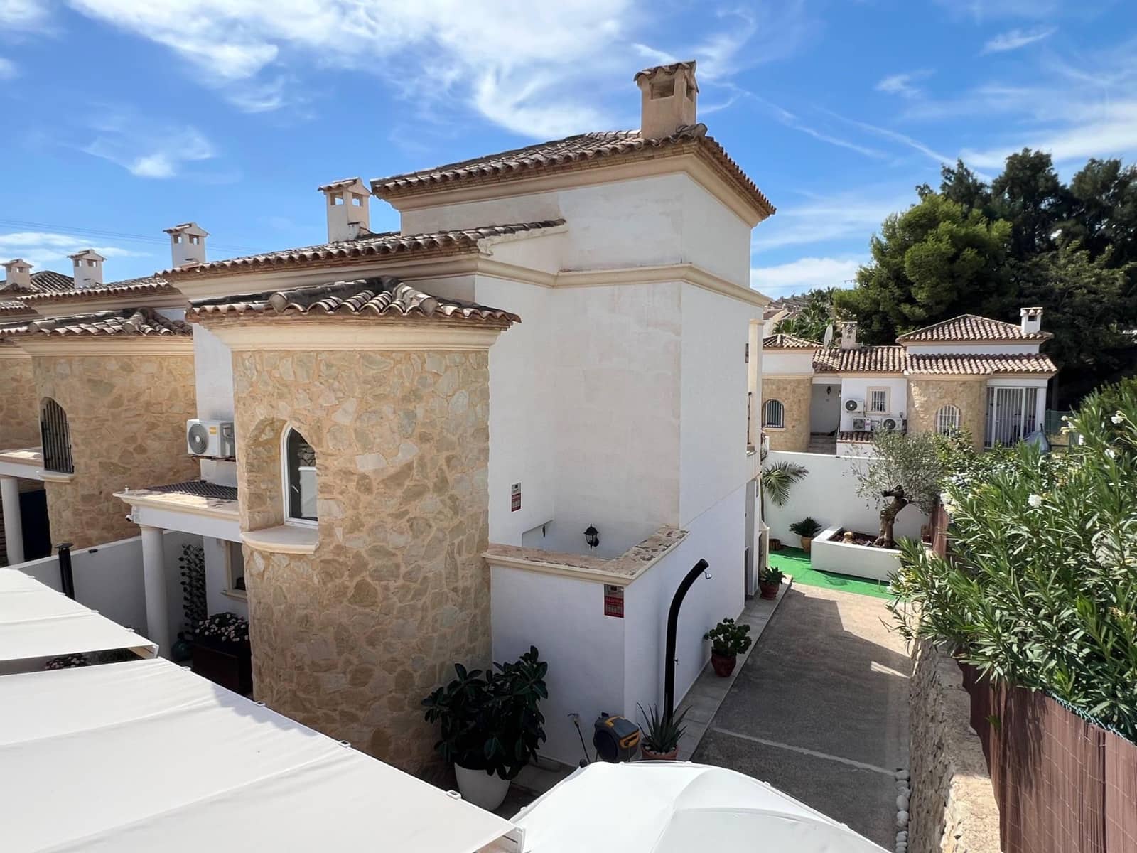 2 sovrum Radhus till salu i El Campello med pool garage - 690 000 € (Ref: 10116232)
