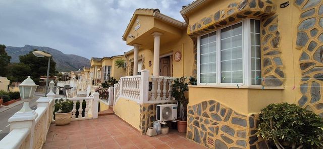 3 sovrum Villa till salu i La Nucia med garage - 355 000 € (Ref: 10116233)