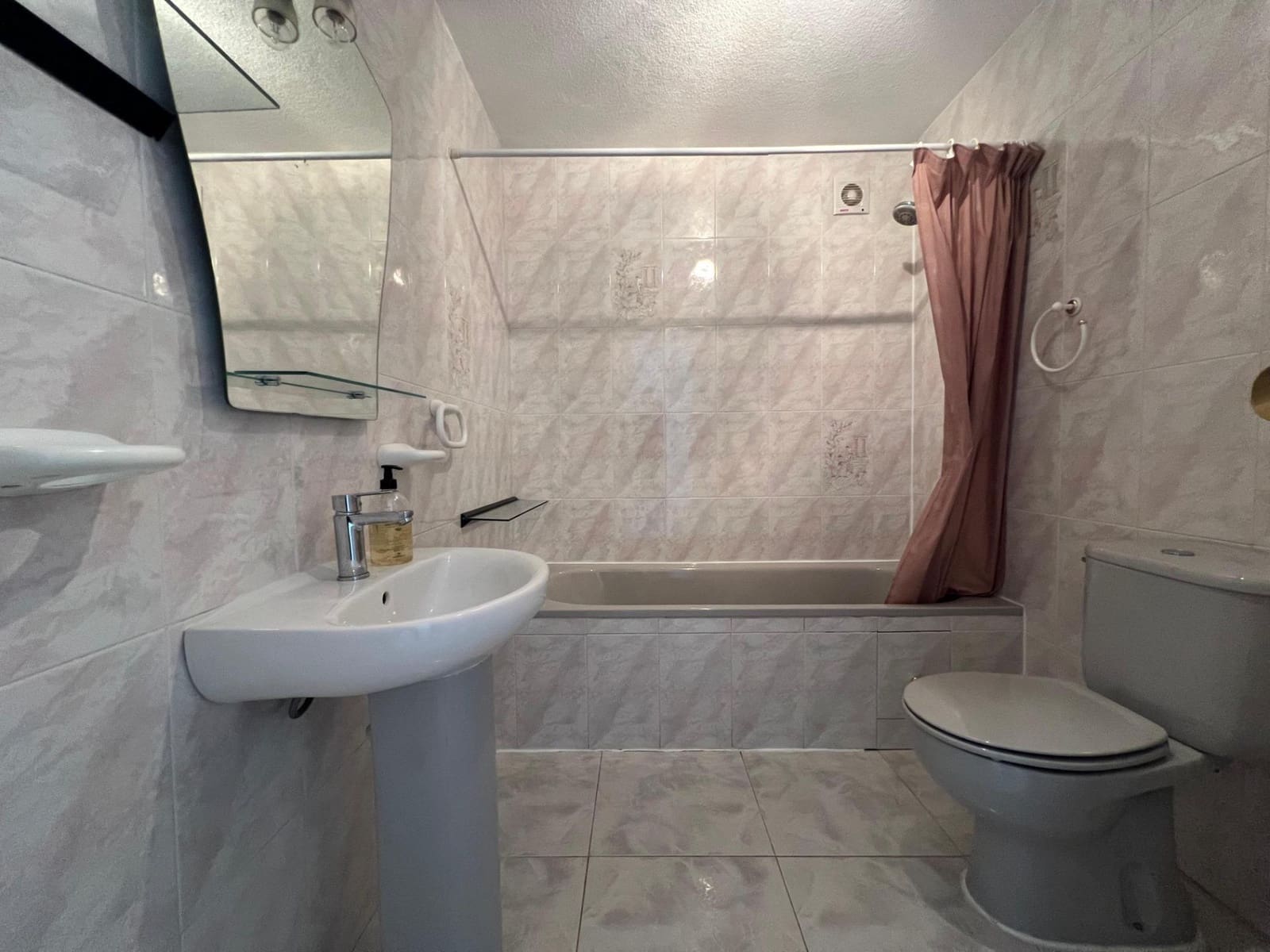 3 sovrum Villa att hyra i Montebello - 1 400 € (Ref: 10116250)