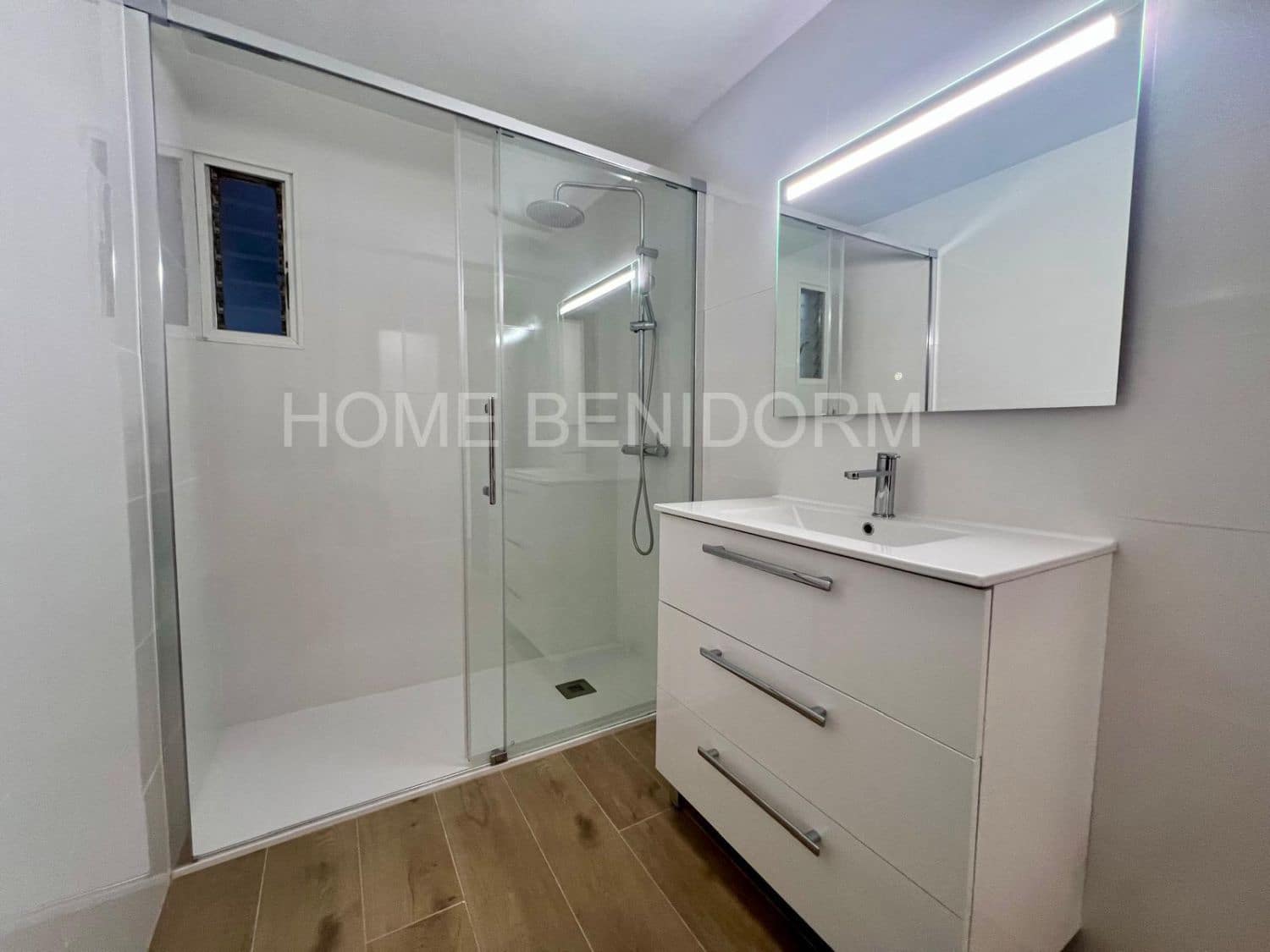 3 quarto Apartamento para arrendar em Benidorm - 1 250 € (Ref: 10116264)