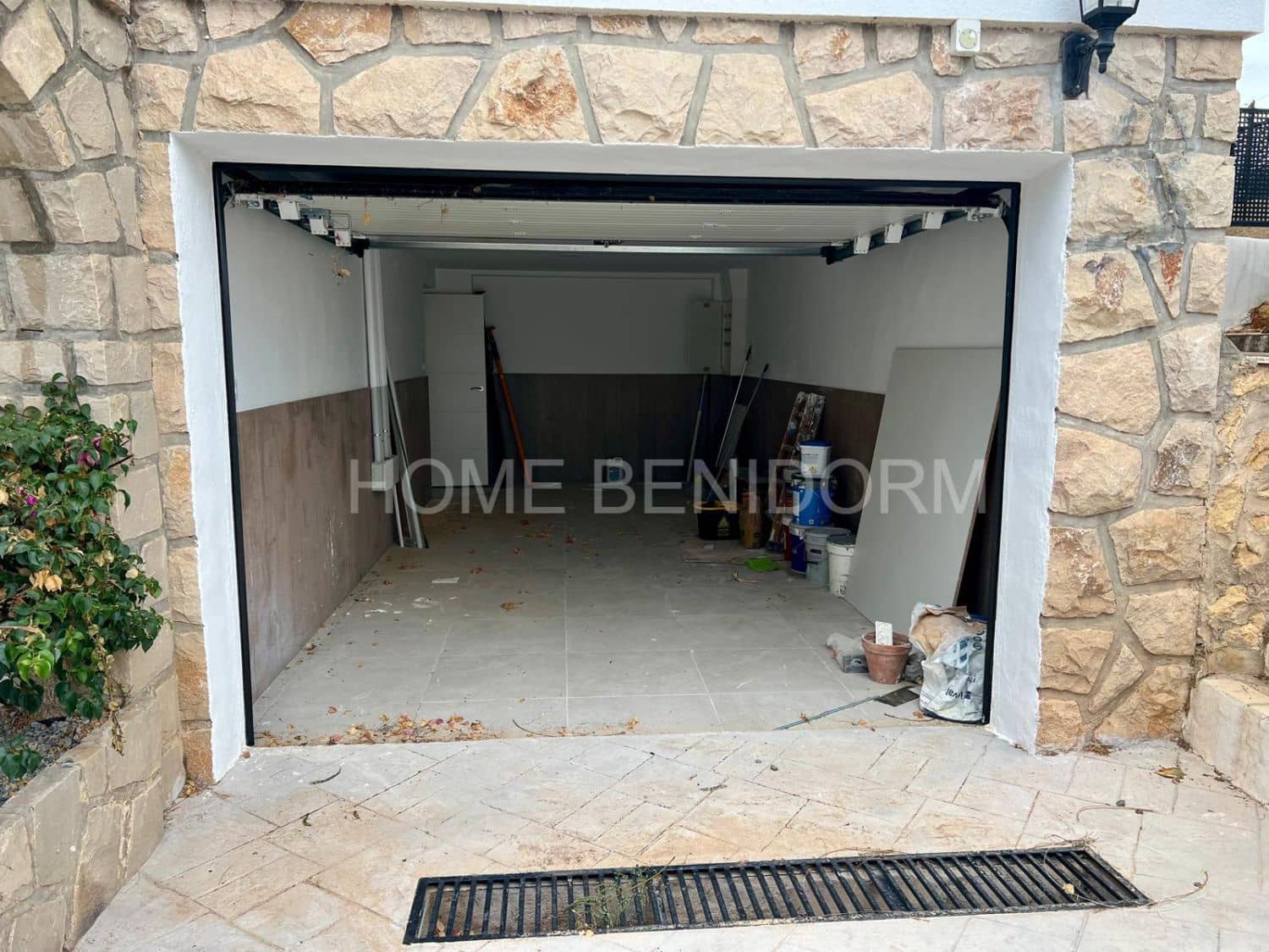 4 bedroom Villa for sale in Montebello with pool garage - € 889,000 (Ref: 10118913)