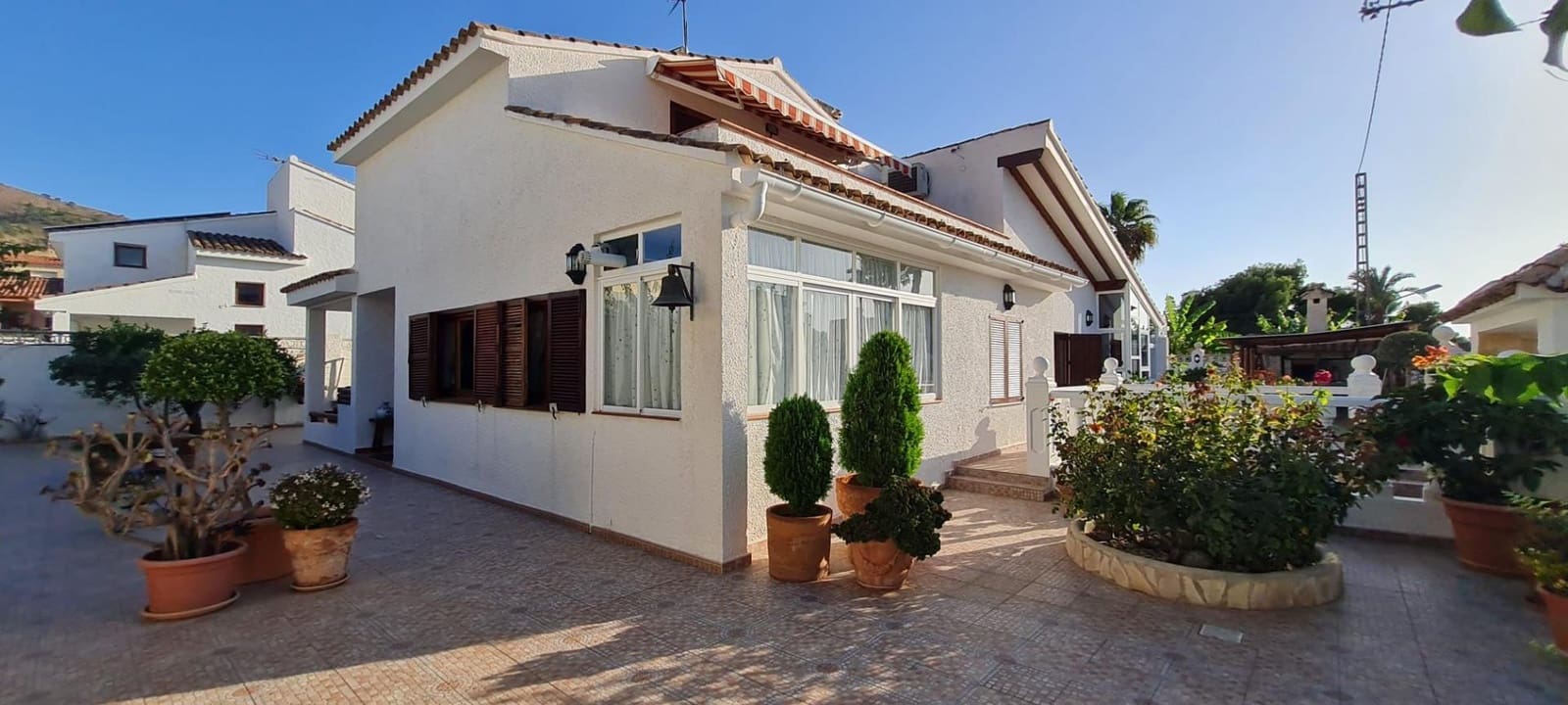 6 bedroom Villa for sale in Benidorm with pool garage - € 745,000 (Ref: 10135781)