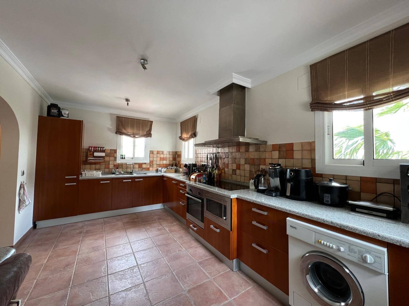 4 slaapkamer Villa te koop in Altea met zwembad garage - € 1.295.000 (Ref: 10135800)