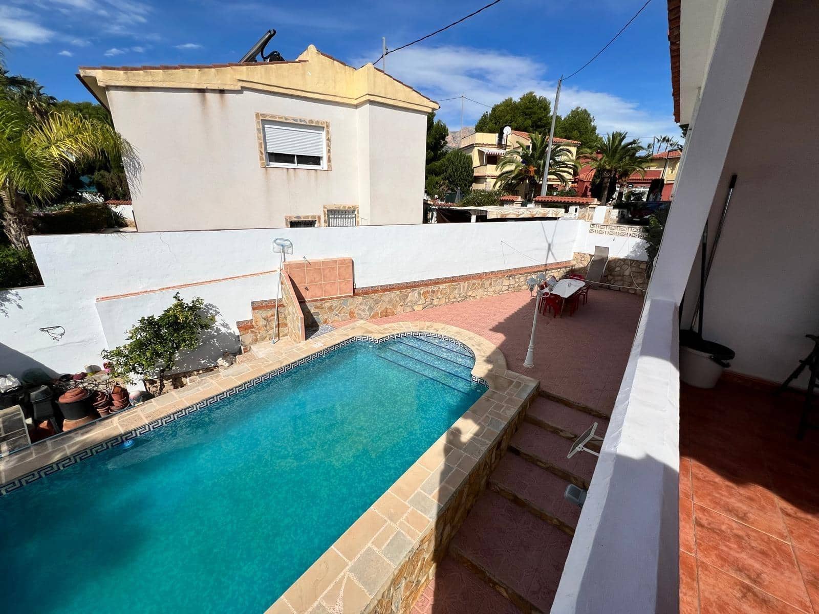 Chalet de 4 habitaciones en La Nucia en venta con piscina garaje - 425.000 € (Ref: 8680438)
