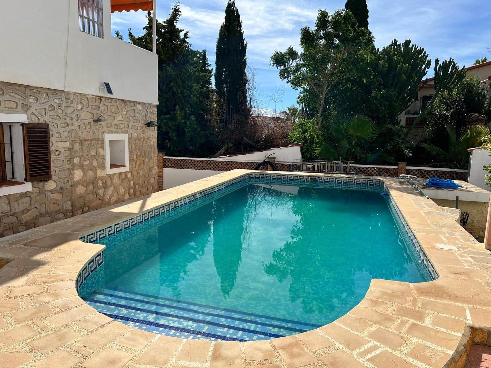 Chalet de 4 habitaciones en La Nucia en venta con piscina garaje - 425.000 € (Ref: 8680438)