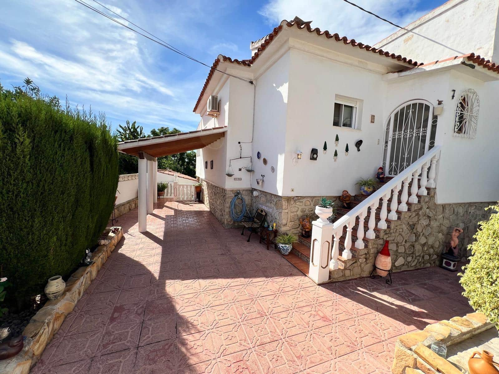 Chalet de 4 habitaciones en La Nucia en venta con piscina garaje - 425.000 € (Ref: 8680438)