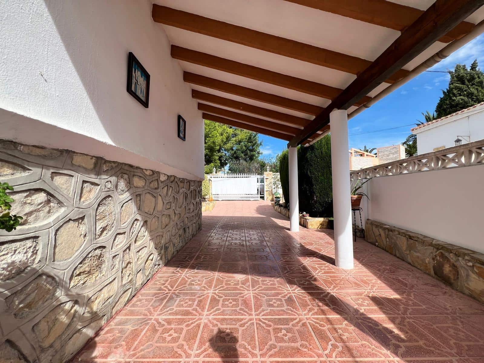 Chalet de 4 habitaciones en La Nucia en venta con piscina garaje - 425.000 € (Ref: 8680438)