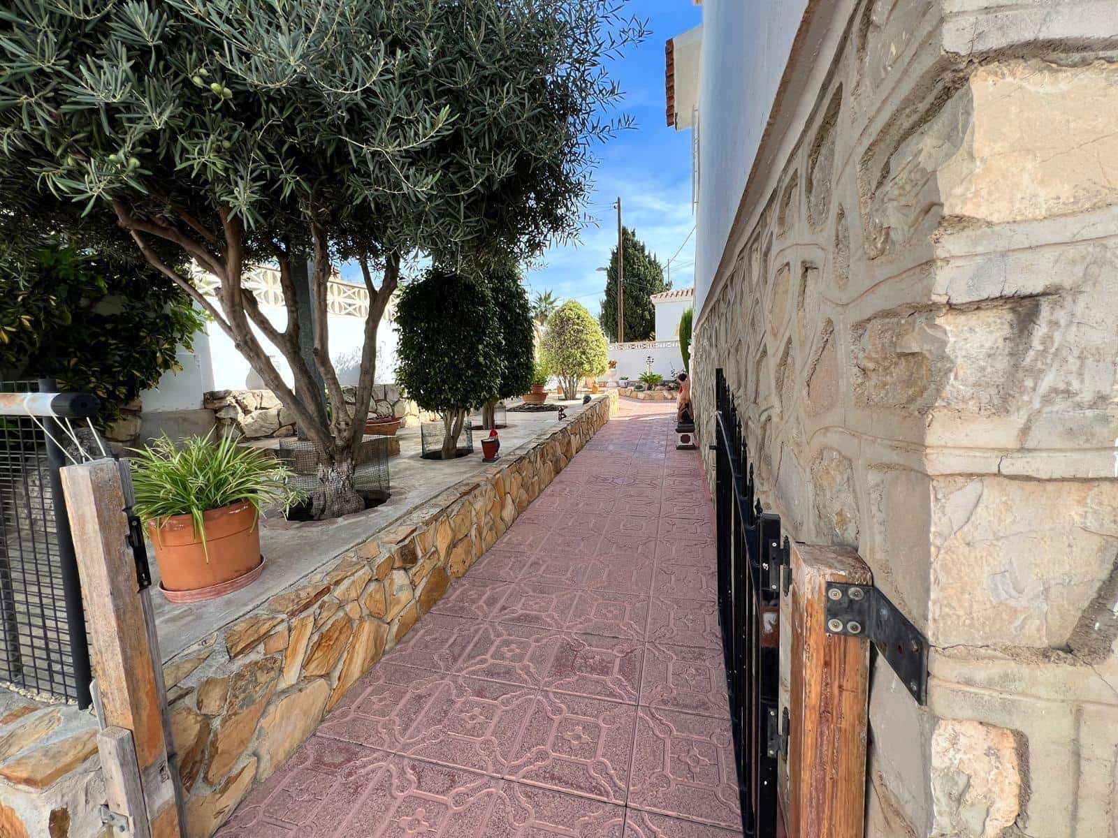 Chalet de 4 habitaciones en La Nucia en venta con piscina garaje - 425.000 € (Ref: 8680438)