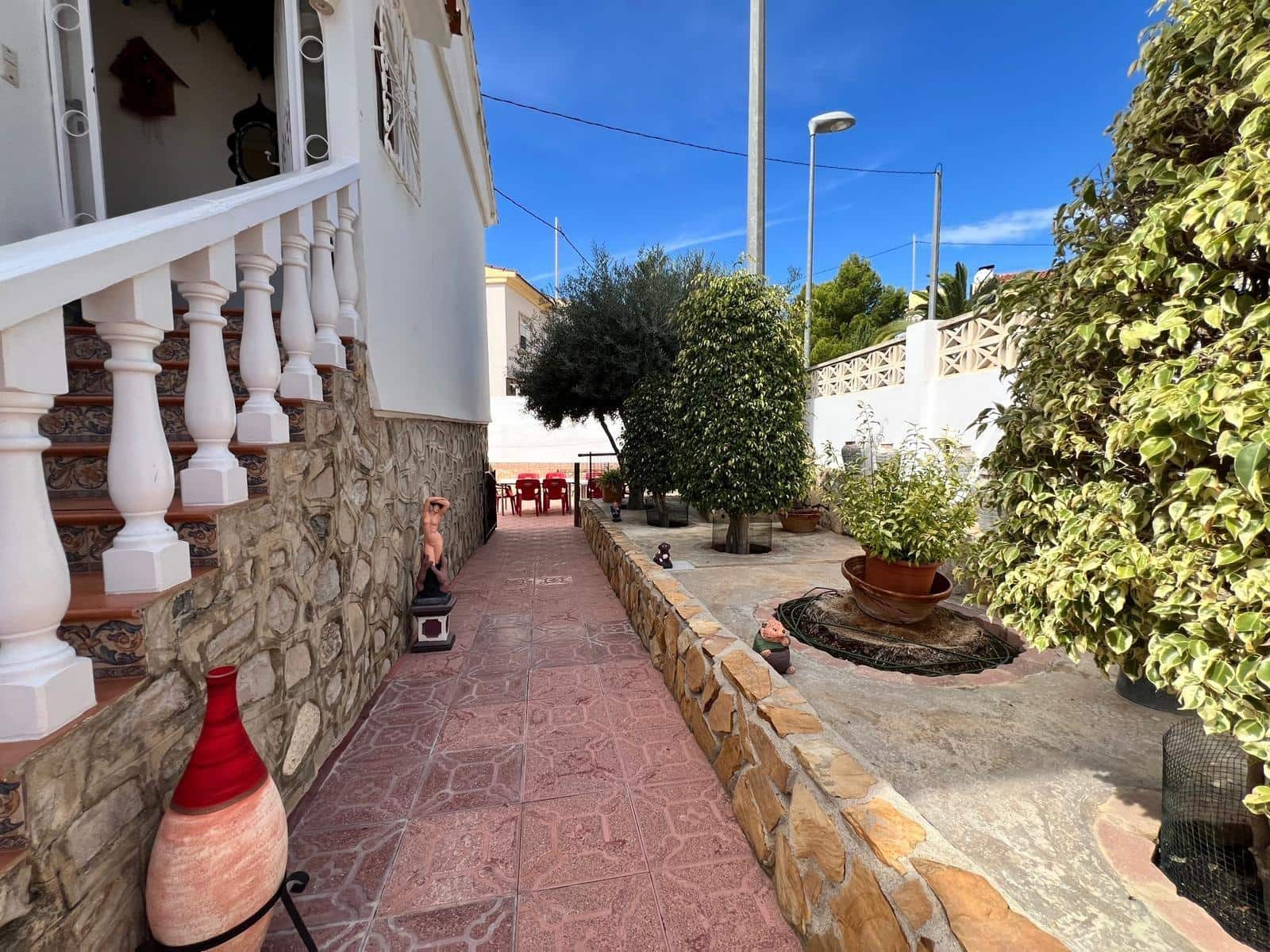 Chalet de 4 habitaciones en La Nucia en venta con piscina garaje - 425.000 € (Ref: 8680438)