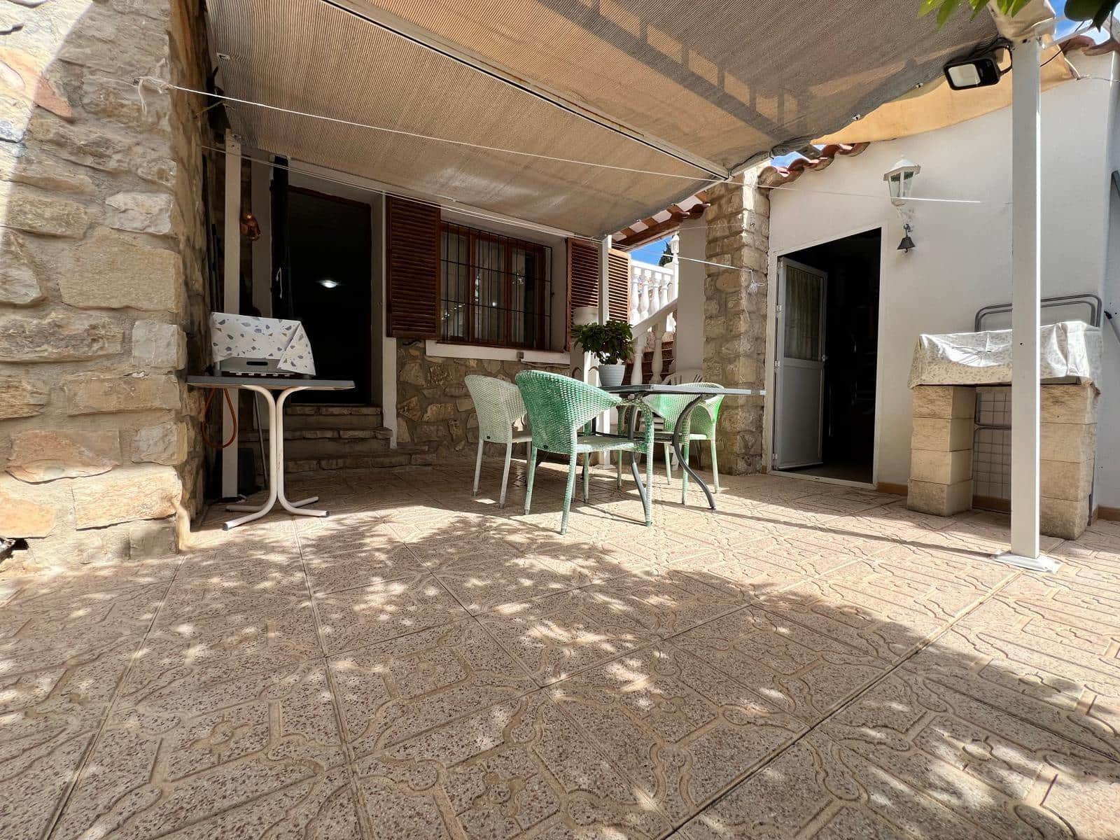 Chalet de 4 habitaciones en La Nucia en venta con piscina garaje - 425.000 € (Ref: 8680438)