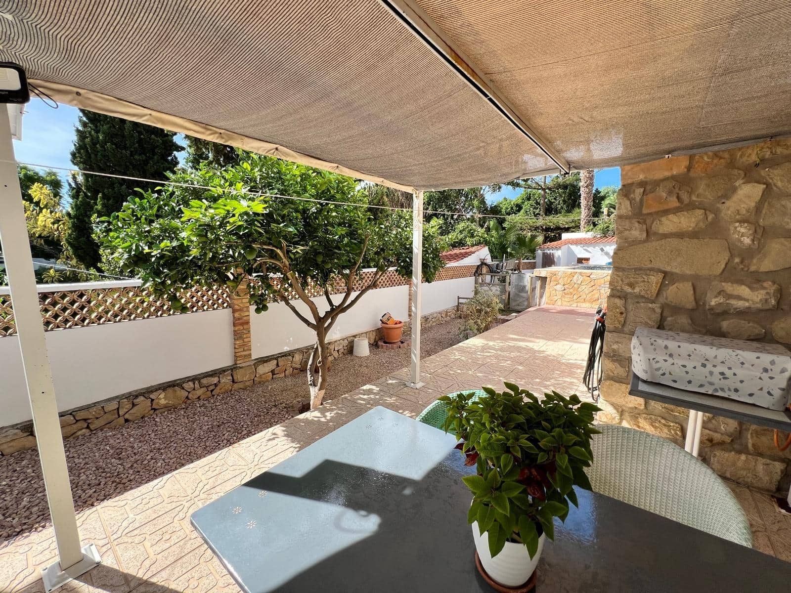 Chalet de 4 habitaciones en La Nucia en venta con piscina garaje - 425.000 € (Ref: 8680438)