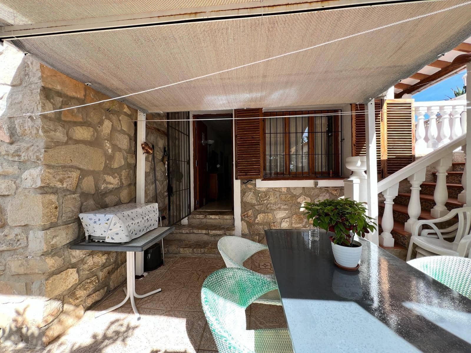 Chalet de 4 habitaciones en La Nucia en venta con piscina garaje - 425.000 € (Ref: 8680438)