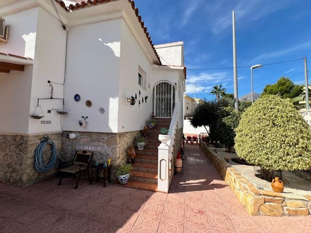 4 soveværelse Villa til salg i La Nucia med swimmingpool garage - € 425.000 (Ref: 8680438)