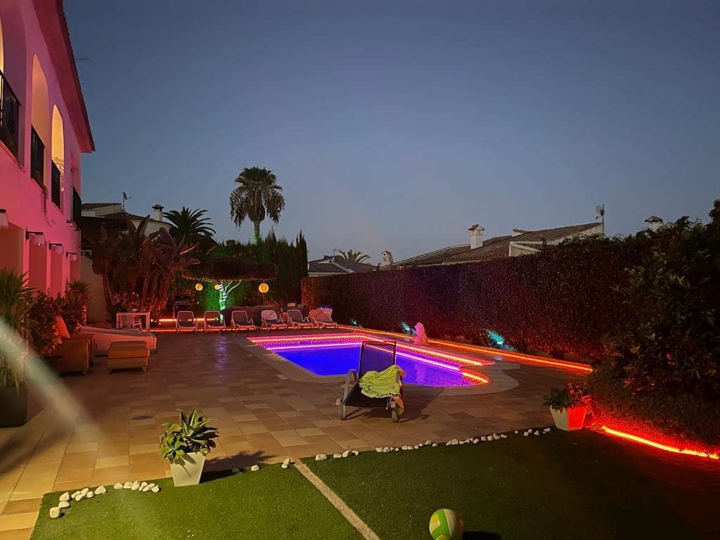 6 bedroom Villa for sale in Alfaz del Pi / L'Alfas del Pi with pool - € 725,000 (Ref: 8698271)