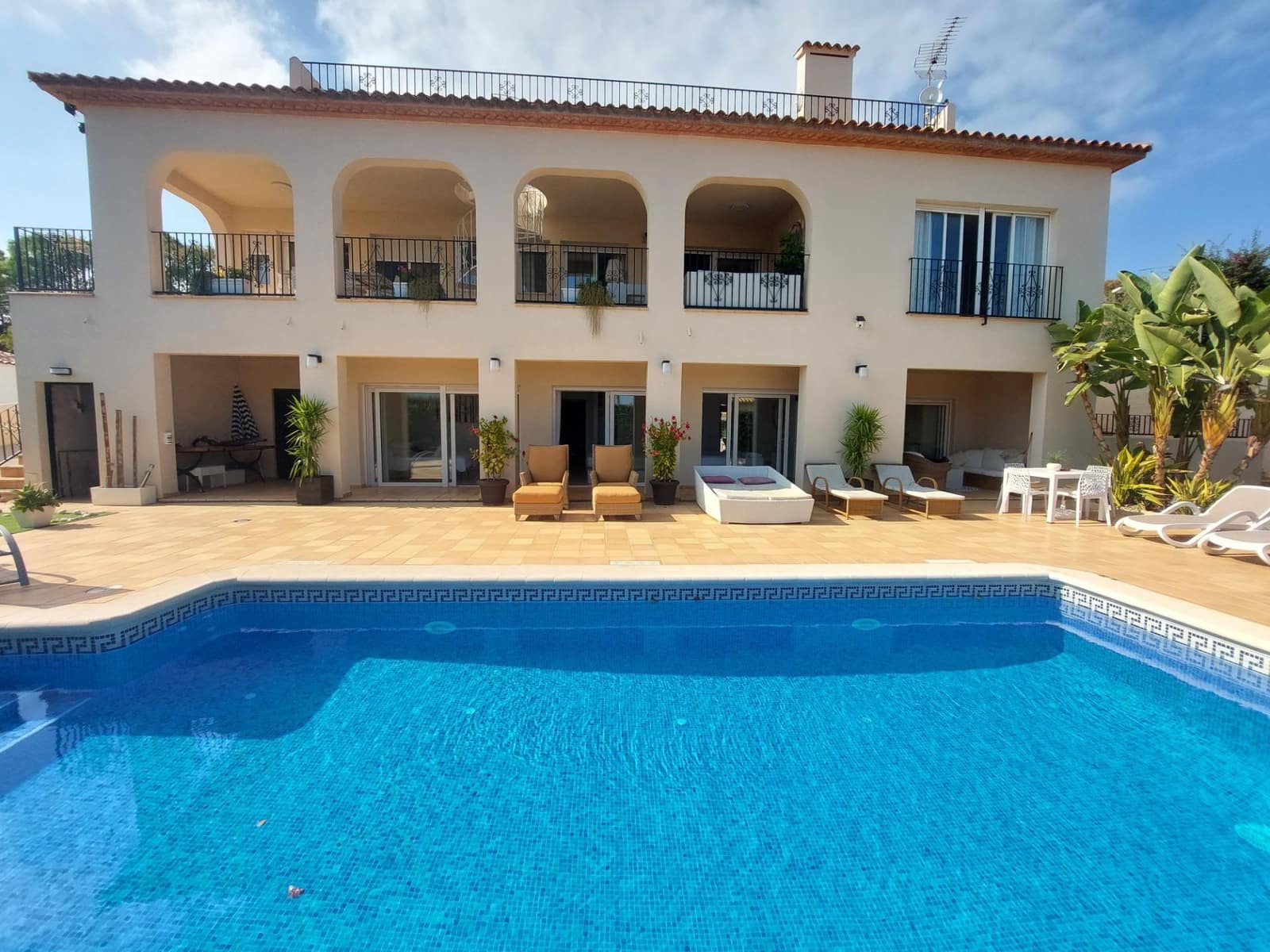 6 bedroom Villa for sale in Alfaz del Pi / L'Alfas del Pi with pool - € 725,000 (Ref: 8698271)