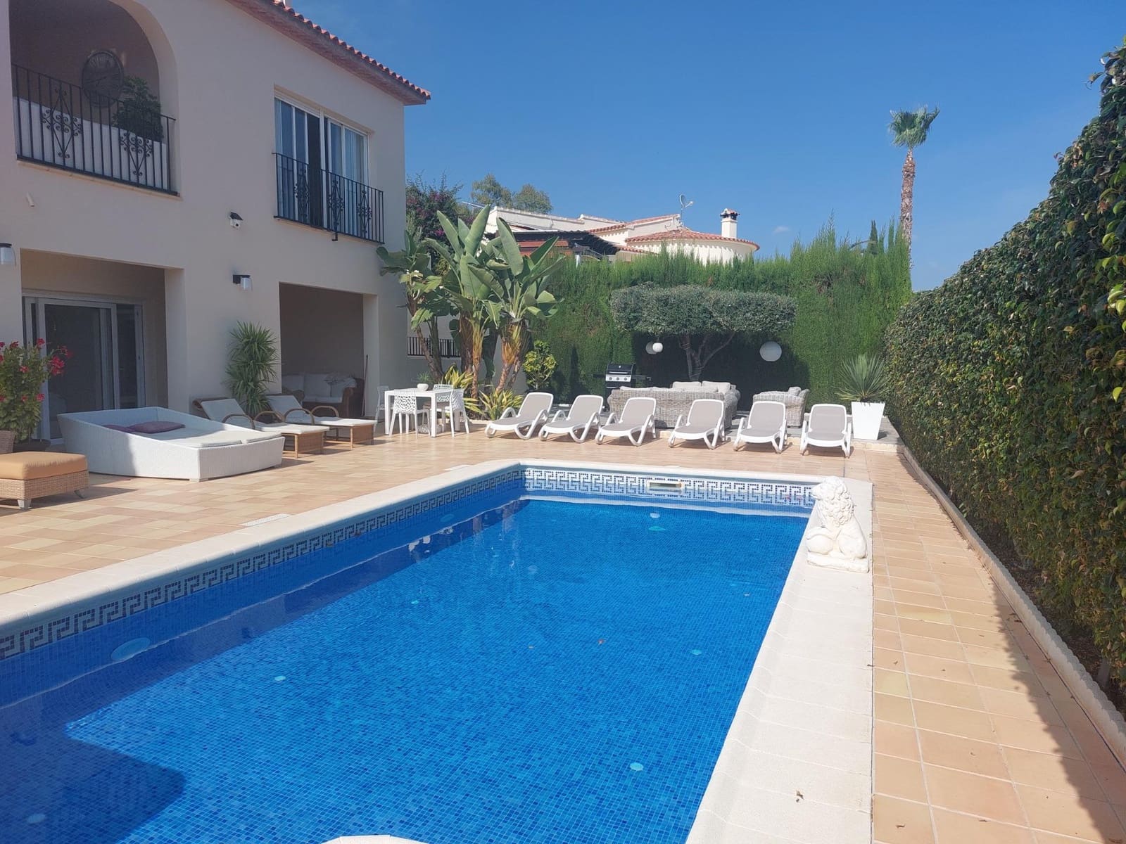 6 bedroom Villa for sale in Alfaz del Pi / L'Alfas del Pi with pool - € 725,000 (Ref: 8698271)