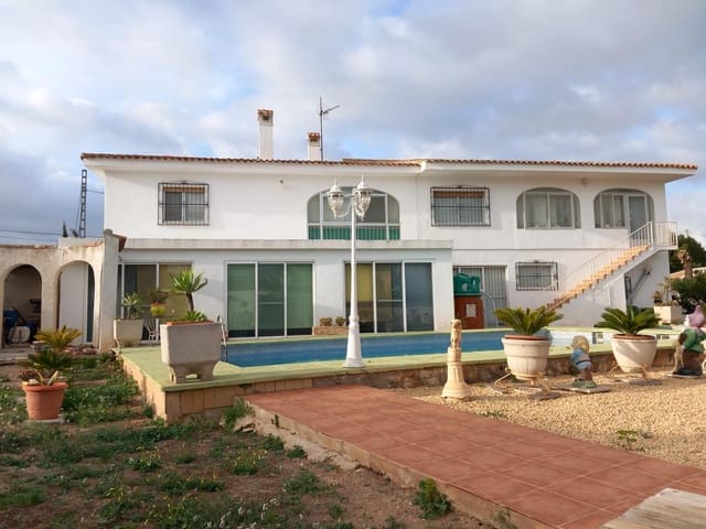 Chalet de 4 habitaciones en Alfaz del Pi / L'Alfàs del Pi en venta con piscina garaje - 690.000 € (Ref: 8849780)