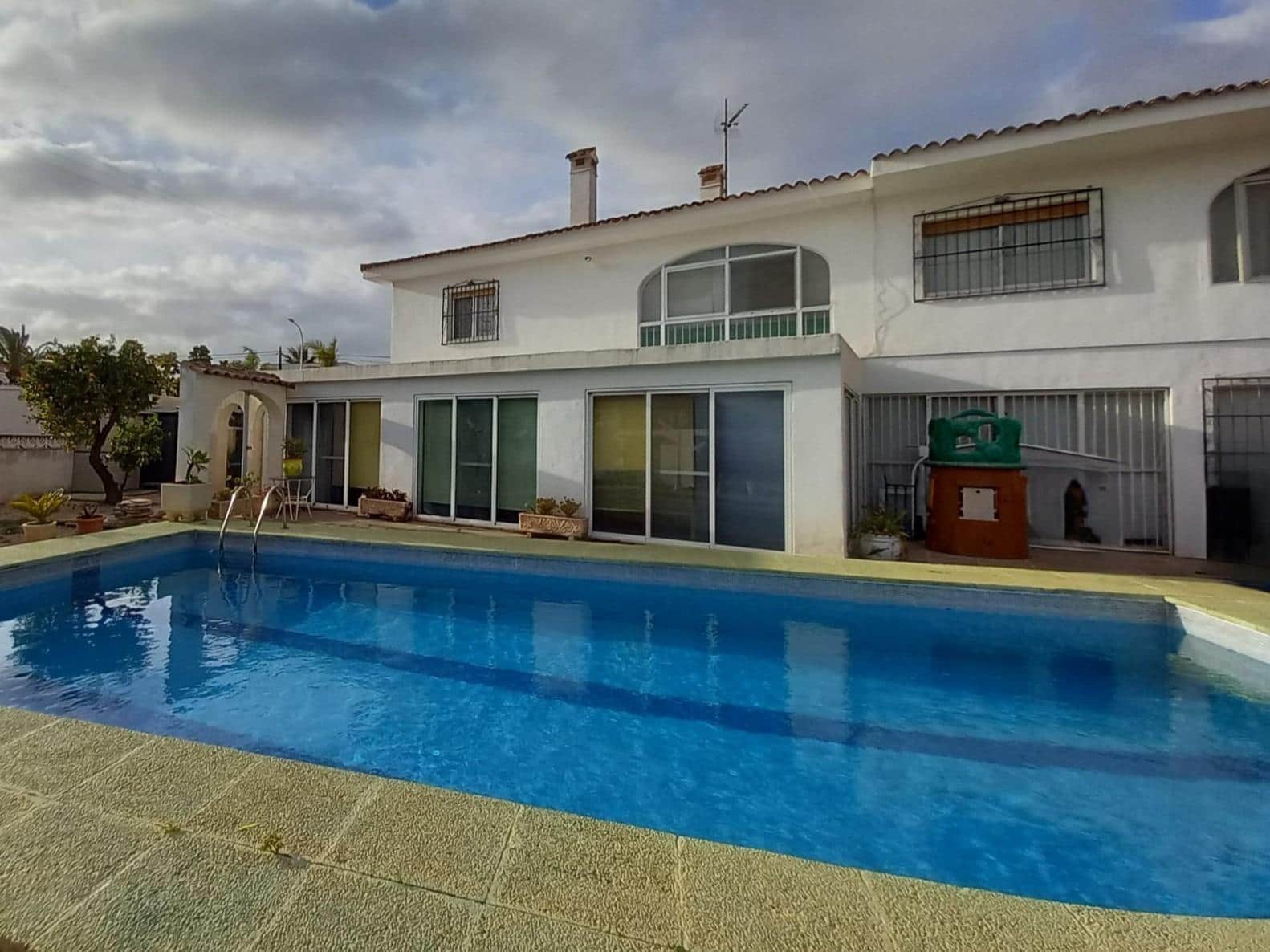 4 bedroom Villa for sale in Alfaz del Pi / L'Alfas del Pi with pool garage - € 690,000 (Ref: 8849780)
