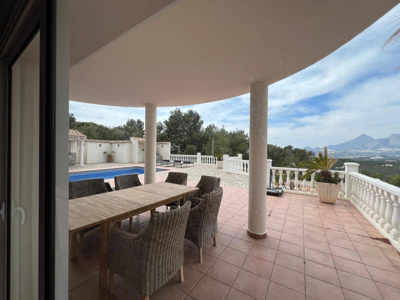4 bedroom Villa for sale in Altea with pool - € 1,599,000 (Ref: 8932300)