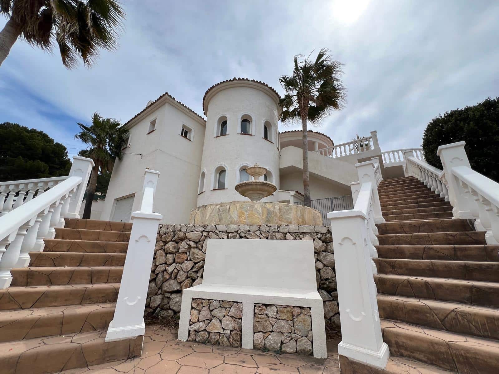 4 bedroom Villa for sale in Altea with pool - € 1,599,000 (Ref: 8932300)