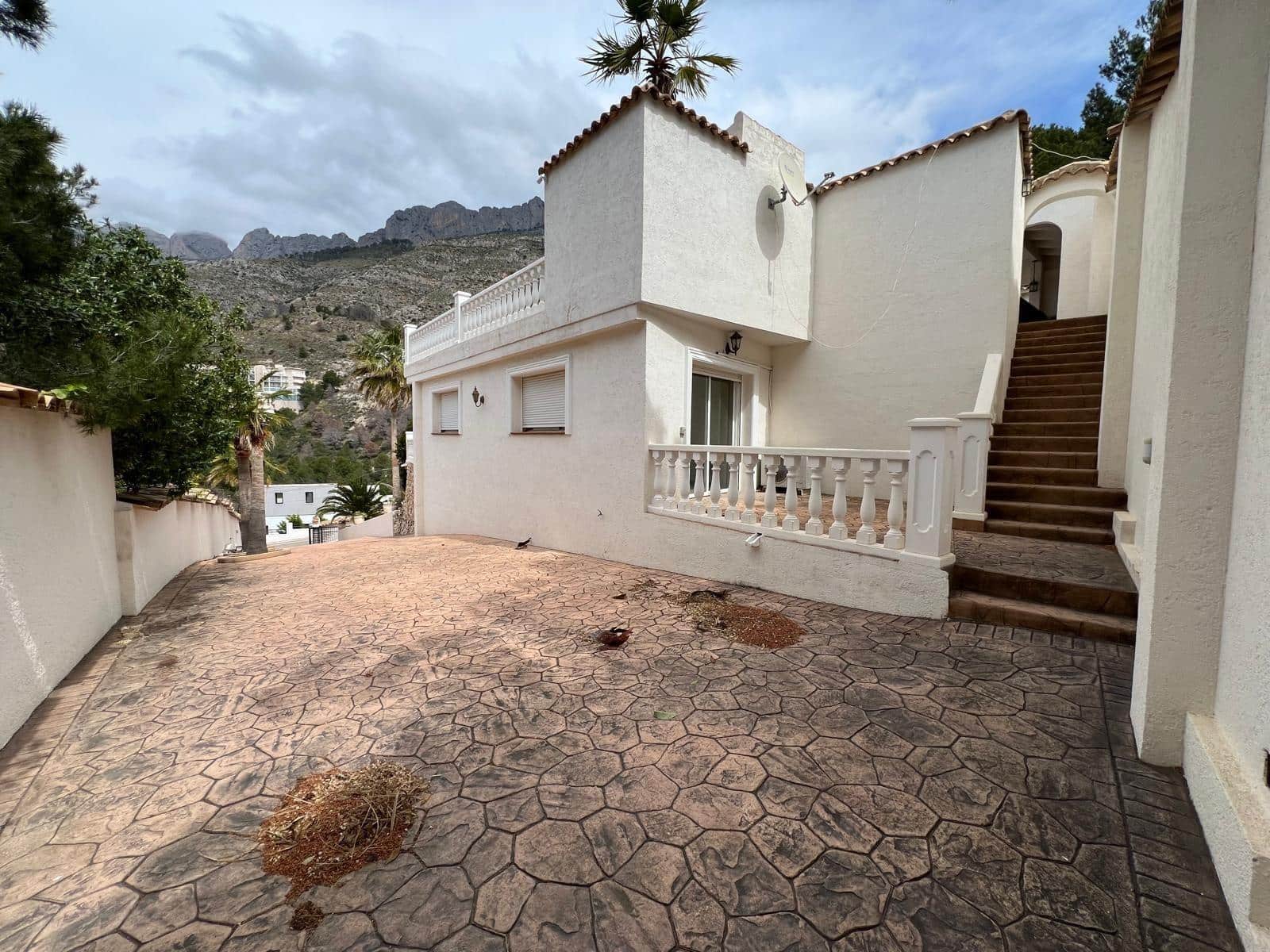4 bedroom Villa for sale in Altea with pool - € 1,599,000 (Ref: 8932300)