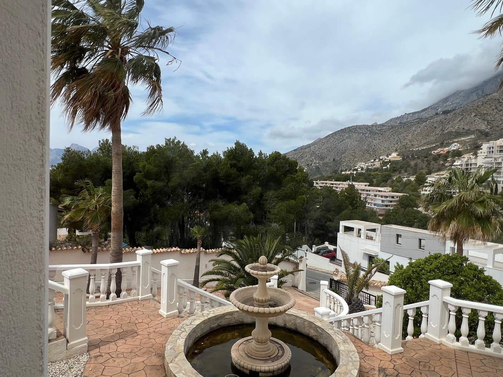 4 bedroom Villa for sale in Altea with pool - € 1,599,000 (Ref: 8932300)