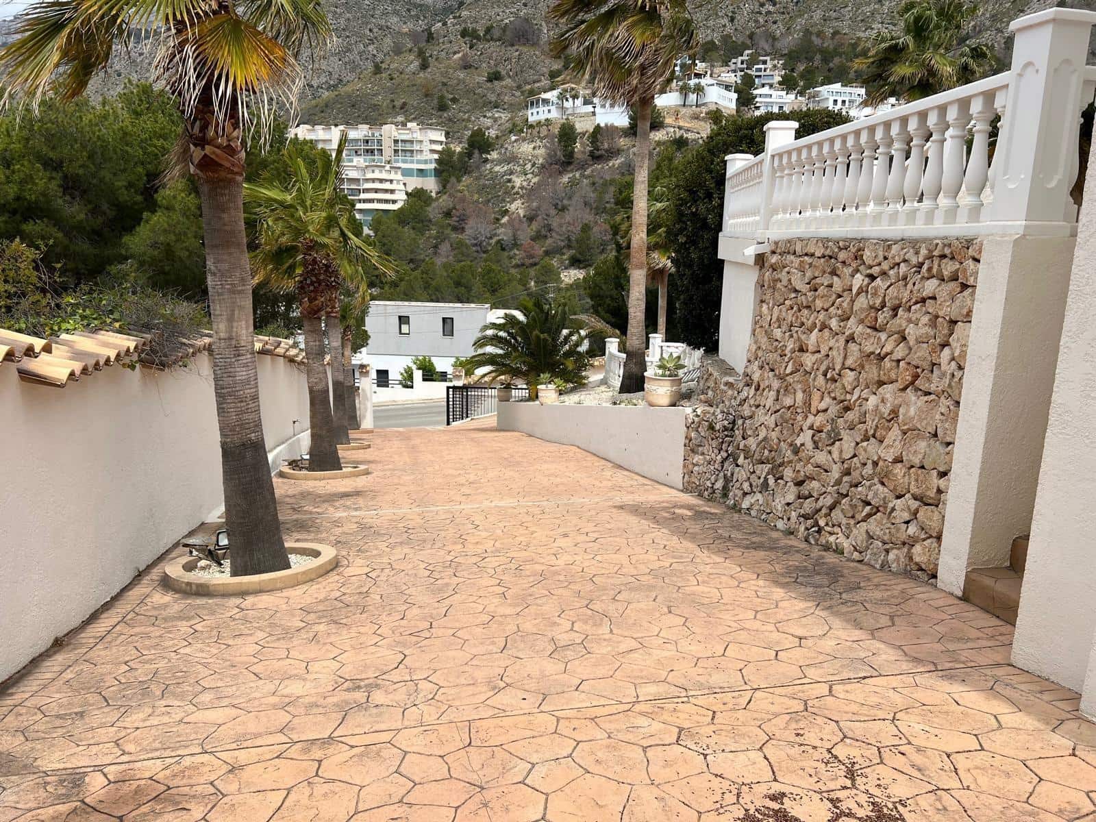 4 bedroom Villa for sale in Altea with pool - € 1,599,000 (Ref: 8932300)