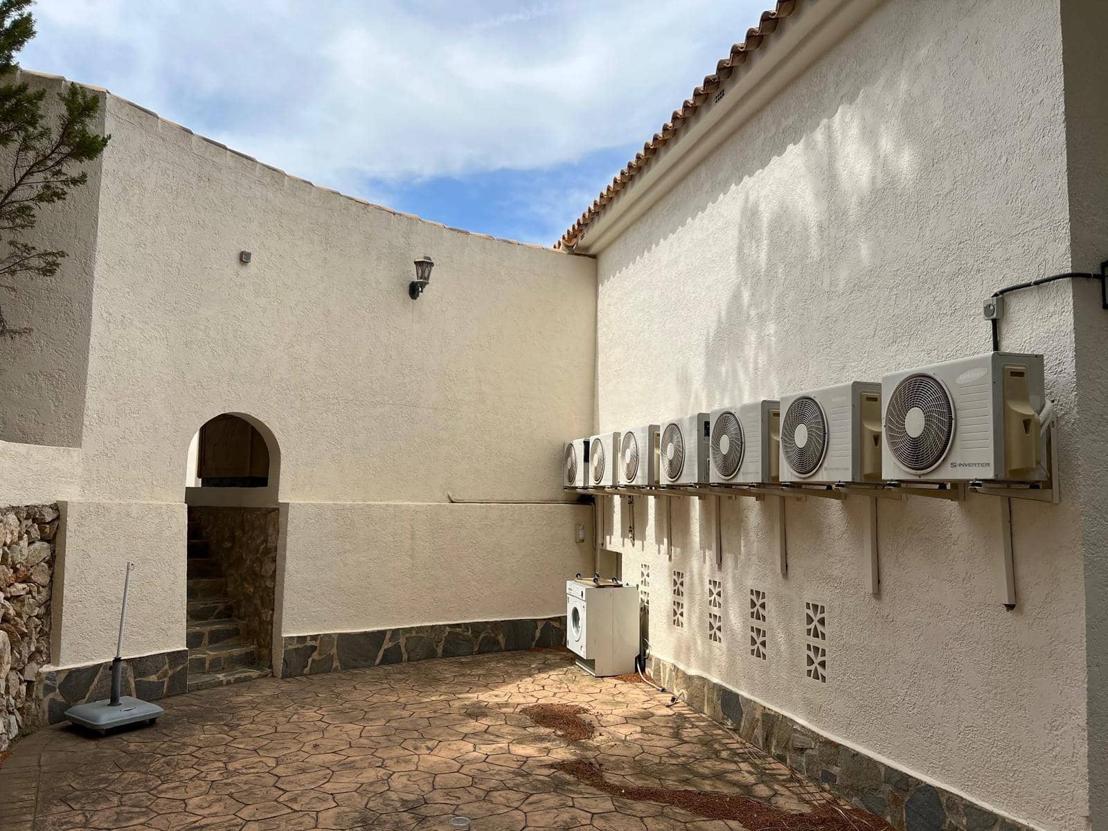 4 bedroom Villa for sale in Altea with pool - € 1,599,000 (Ref: 8932300)