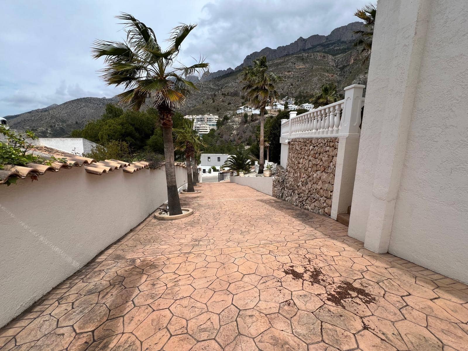 4 bedroom Villa for sale in Altea with pool - € 1,599,000 (Ref: 8932300)