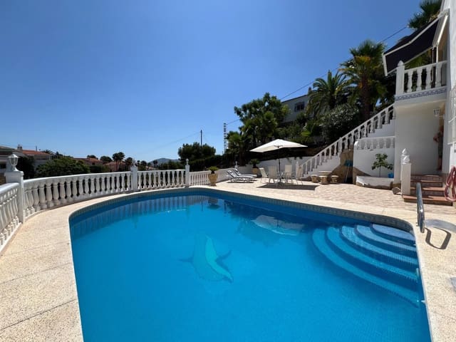 Chalet de 4 habitaciones en La Nucia en venta con piscina garaje - 560.000 € (Ref: 8939469)