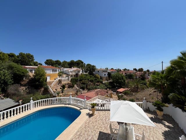 Chalet de 4 habitaciones en La Nucia en venta con piscina garaje - 560.000 € (Ref: 8939469)