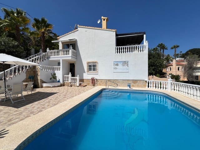 Chalet de 4 habitaciones en La Nucia en venta con piscina garaje - 560.000 € (Ref: 8939469)