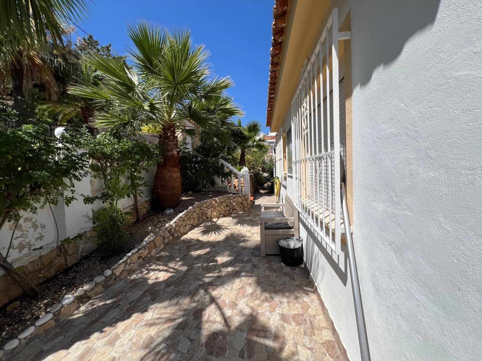 Chalet de 4 habitaciones en La Nucia en venta con piscina garaje - 560.000 € (Ref: 8939469)