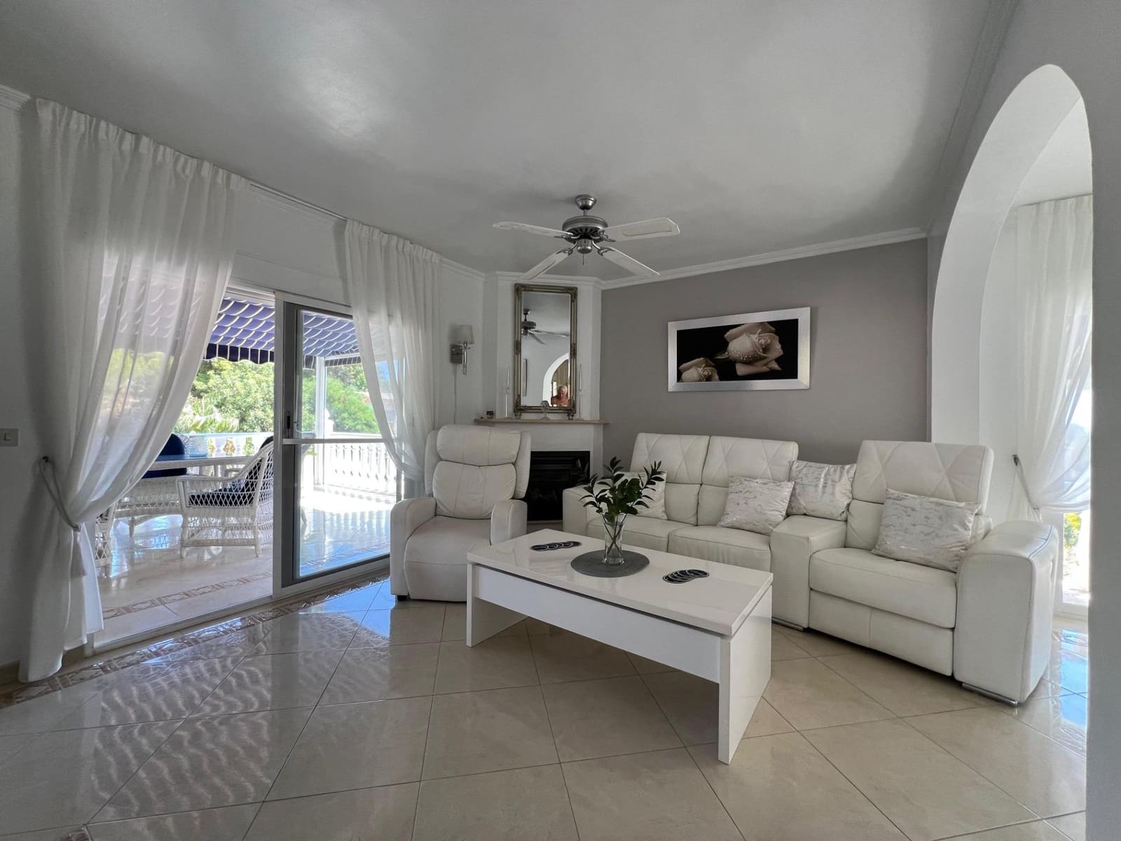 Chalet de 4 habitaciones en La Nucia en venta con piscina garaje - 560.000 € (Ref: 8939469)