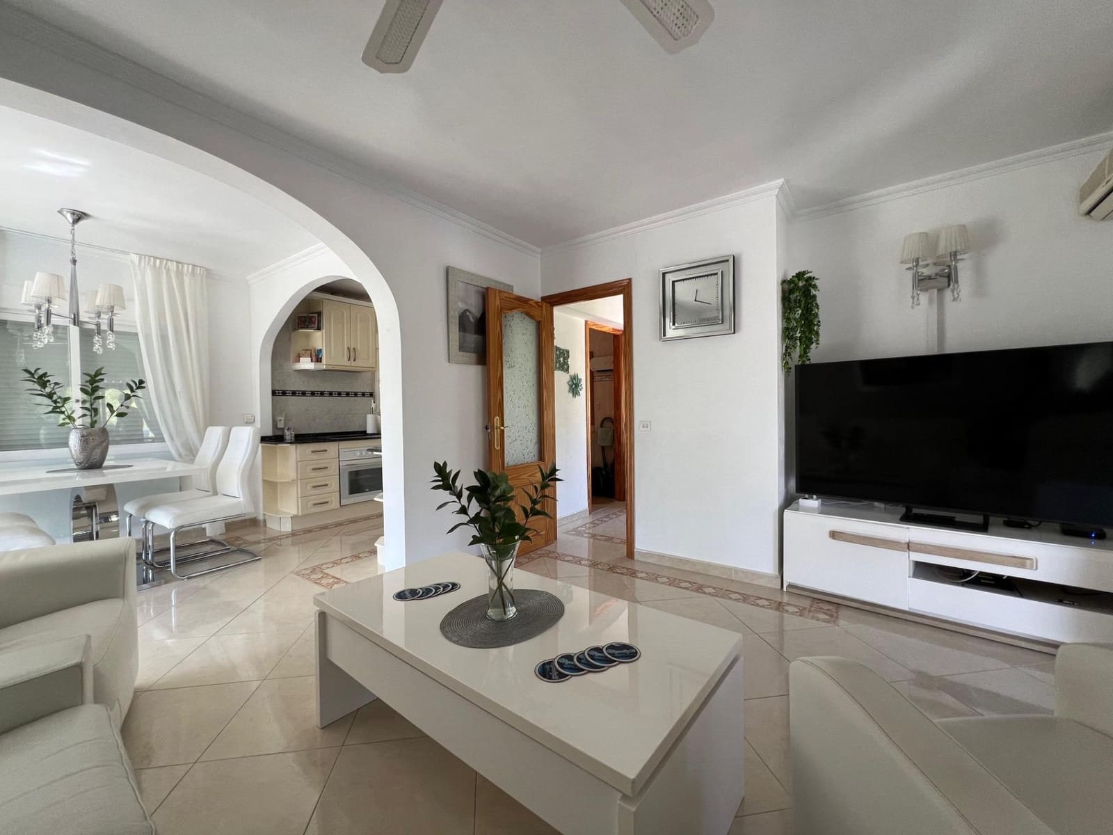 Chalet de 4 habitaciones en La Nucia en venta con piscina garaje - 560.000 € (Ref: 8939469)