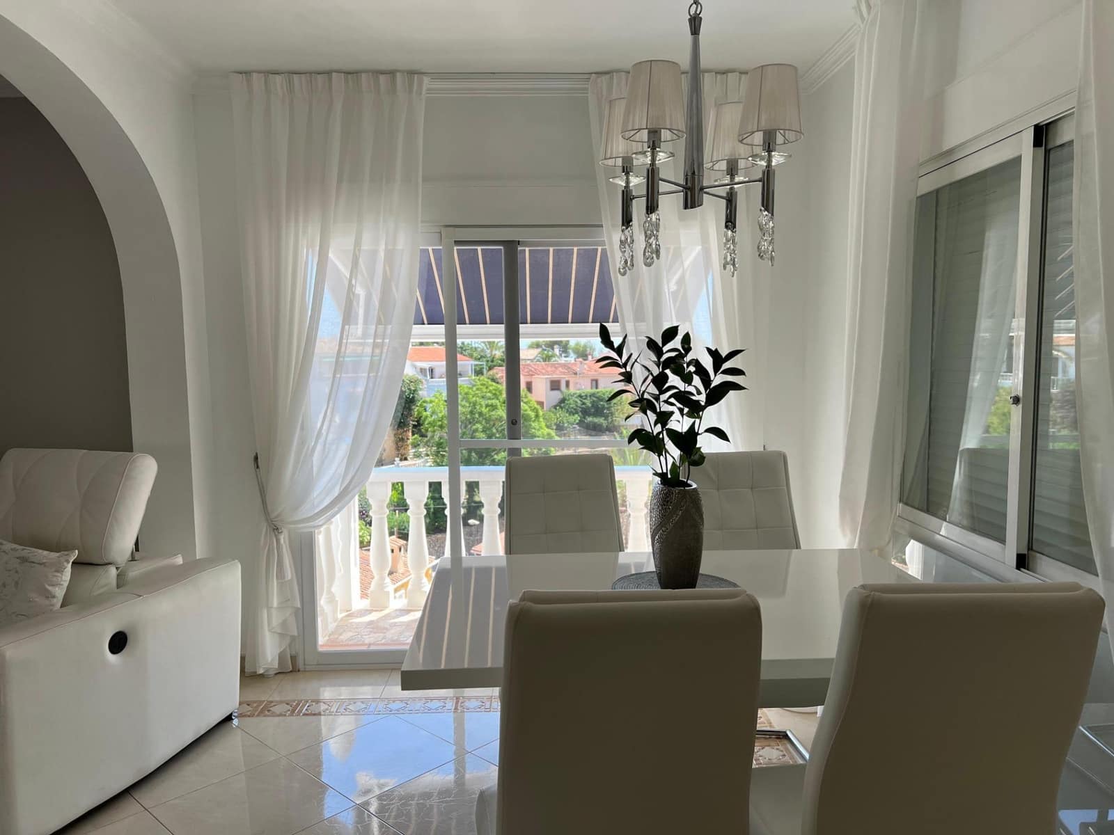 Chalet de 4 habitaciones en La Nucia en venta con piscina garaje - 560.000 € (Ref: 8939469)