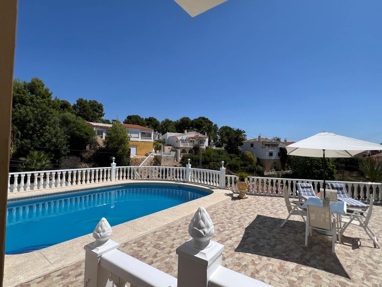 Chalet de 4 habitaciones en La Nucia en venta con piscina garaje - 560.000 € (Ref: 8939469)