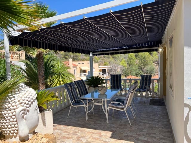 Chalet de 4 habitaciones en La Nucia en venta con piscina garaje - 560.000 € (Ref: 8939469)