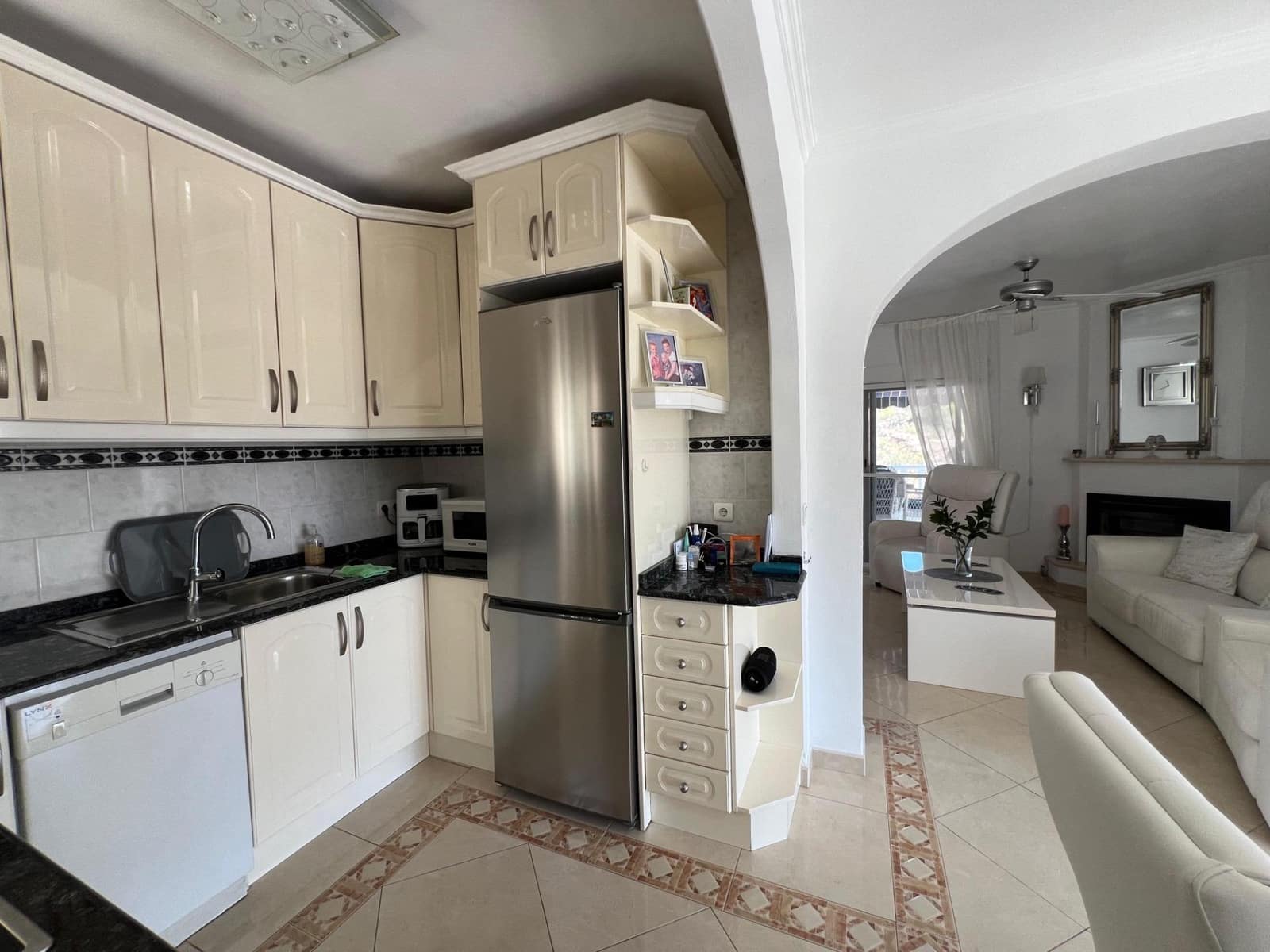 Chalet de 4 habitaciones en La Nucia en venta con piscina garaje - 560.000 € (Ref: 8939469)