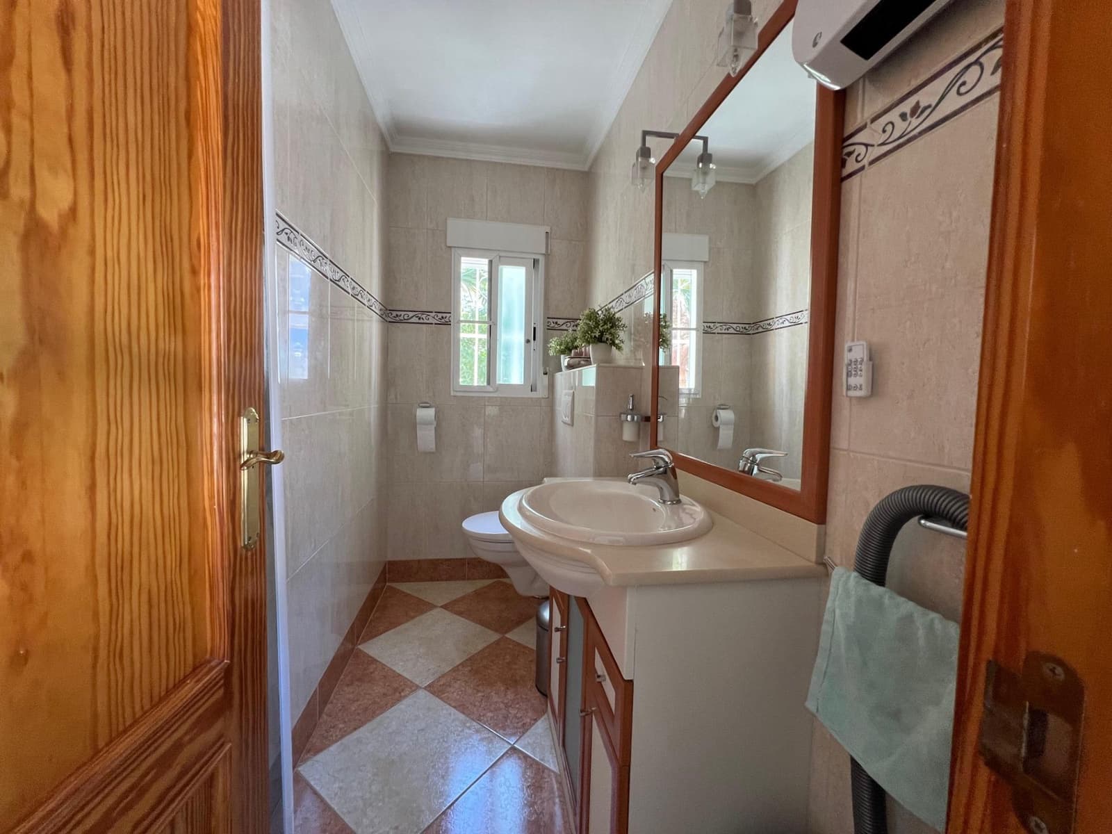 Chalet de 4 habitaciones en La Nucia en venta con piscina garaje - 560.000 € (Ref: 8939469)