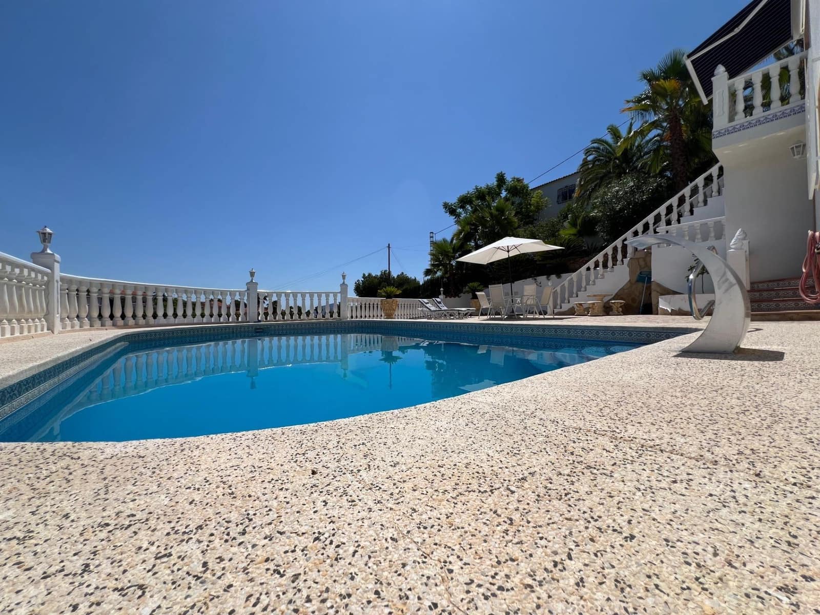 Chalet de 4 habitaciones en La Nucia en venta con piscina garaje - 560.000 € (Ref: 8939469)