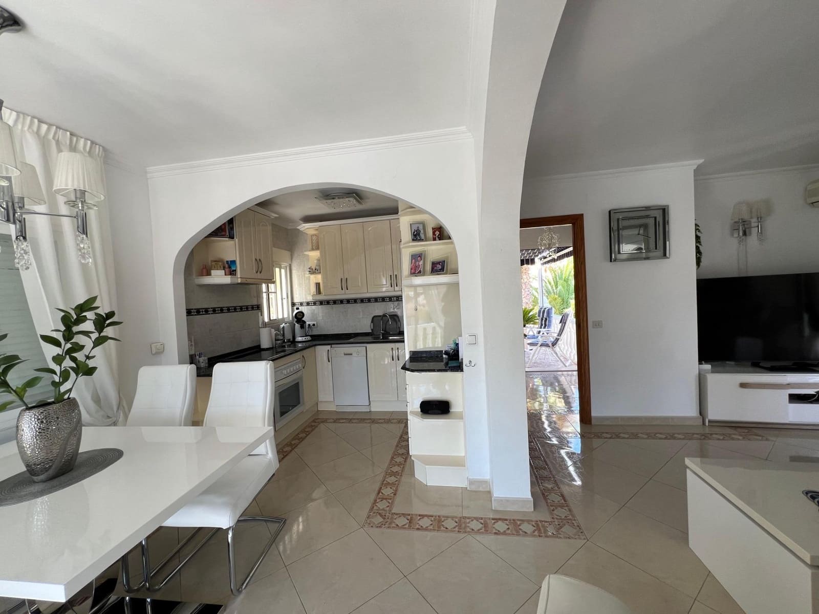 Chalet de 4 habitaciones en La Nucia en venta con piscina garaje - 560.000 € (Ref: 8939469)