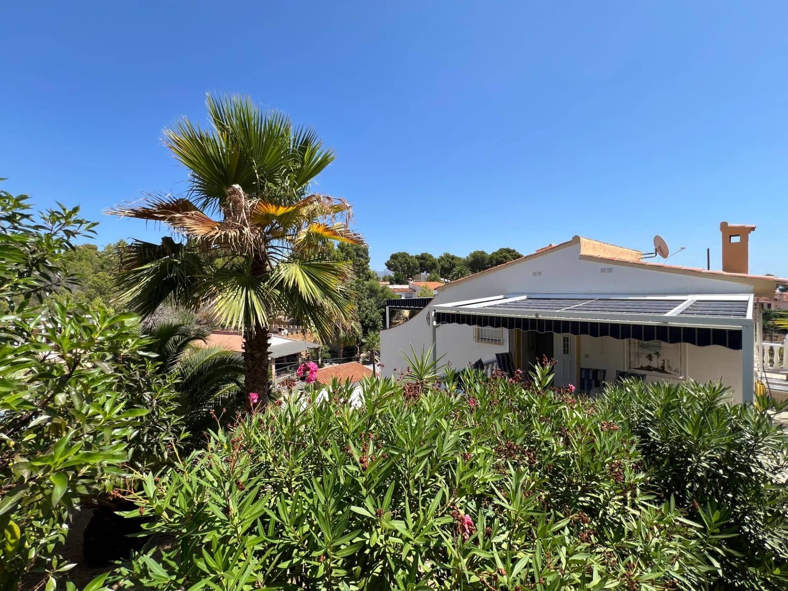 Chalet de 4 habitaciones en La Nucia en venta con piscina garaje - 560.000 € (Ref: 8939469)