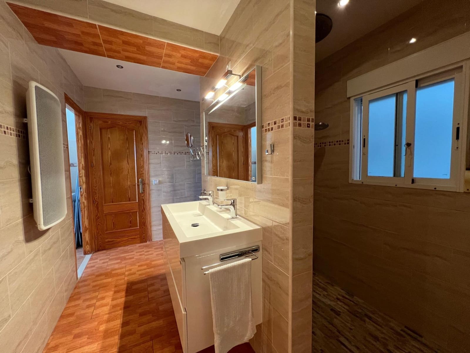 Chalet de 4 habitaciones en La Nucia en venta con piscina garaje - 560.000 € (Ref: 8939469)