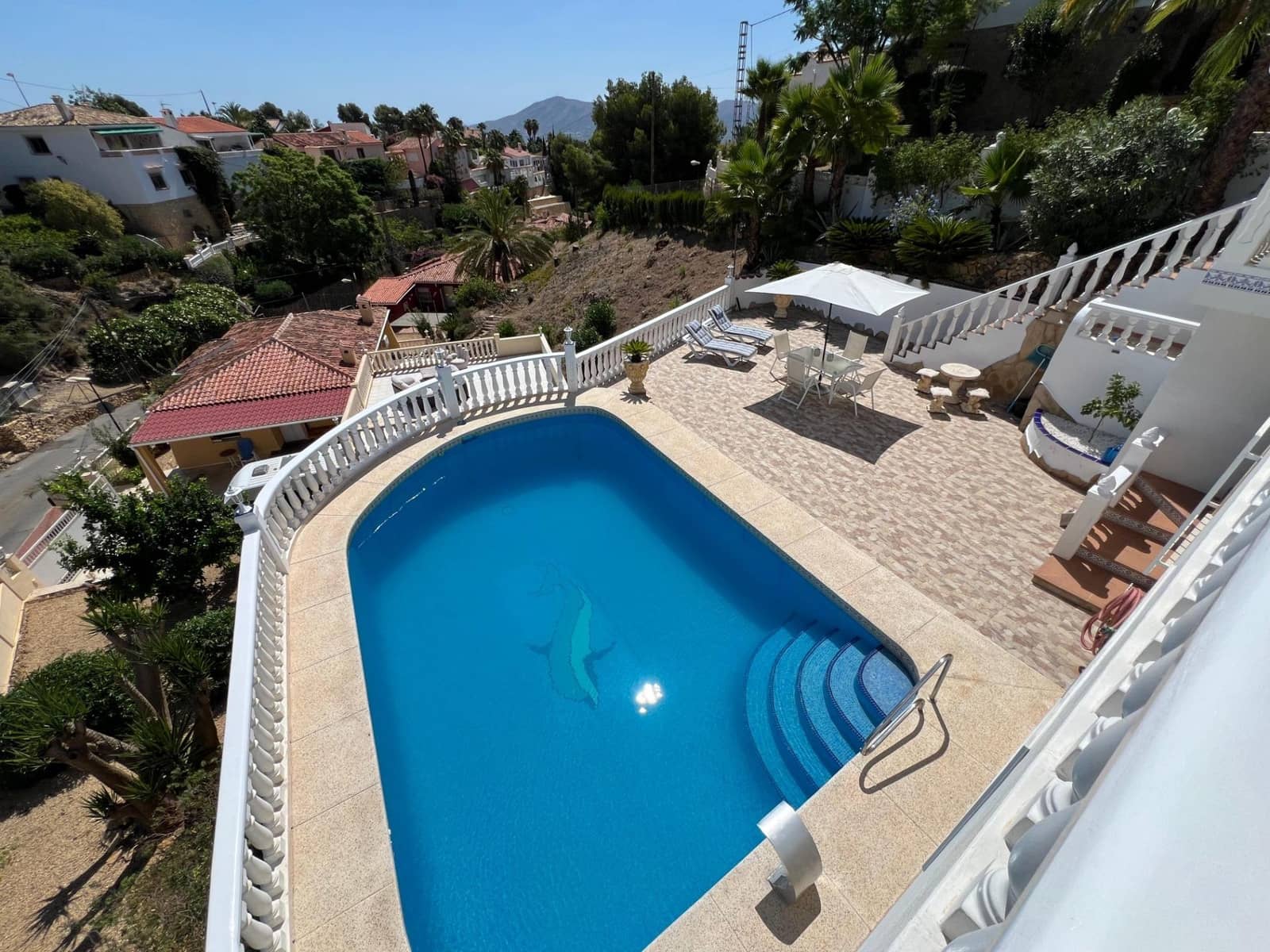 Chalet de 4 habitaciones en La Nucia en venta con piscina garaje - 560.000 € (Ref: 8939469)