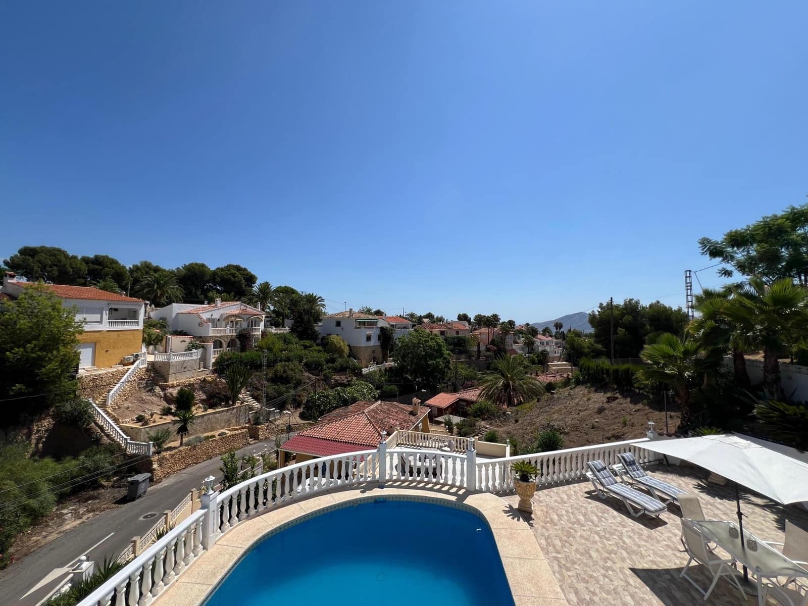 Chalet de 4 habitaciones en La Nucia en venta con piscina garaje - 560.000 € (Ref: 8939469)