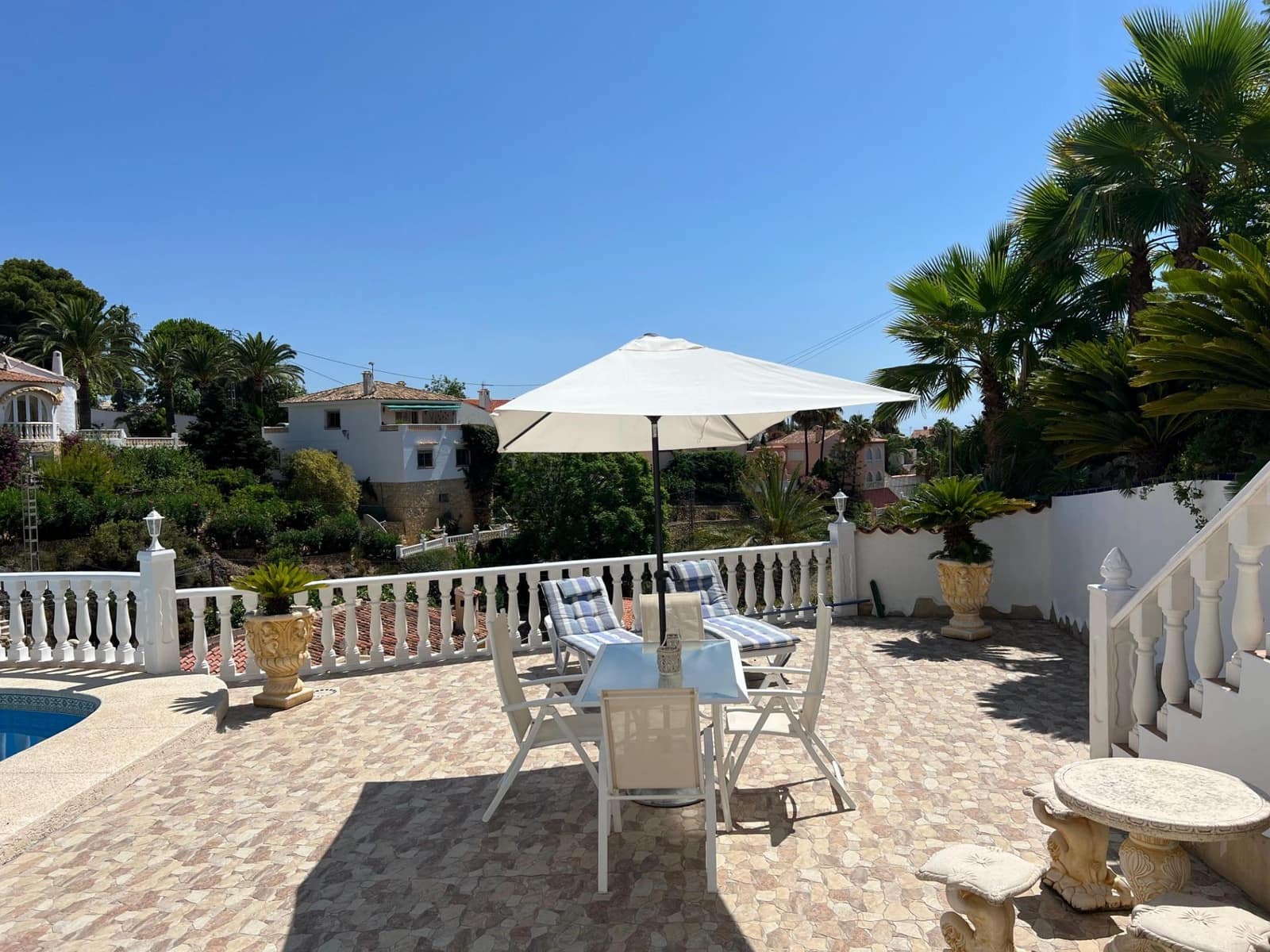 Chalet de 4 habitaciones en La Nucia en venta con piscina garaje - 560.000 € (Ref: 8939469)