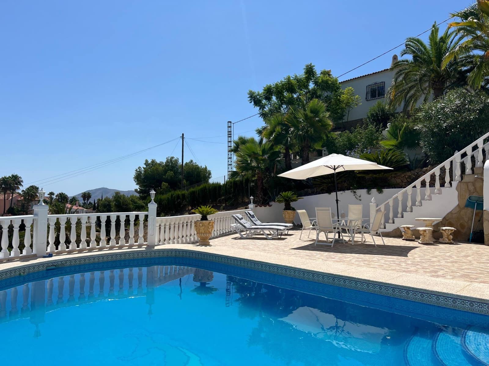 Chalet de 4 habitaciones en La Nucia en venta con piscina garaje - 560.000 € (Ref: 8939469)