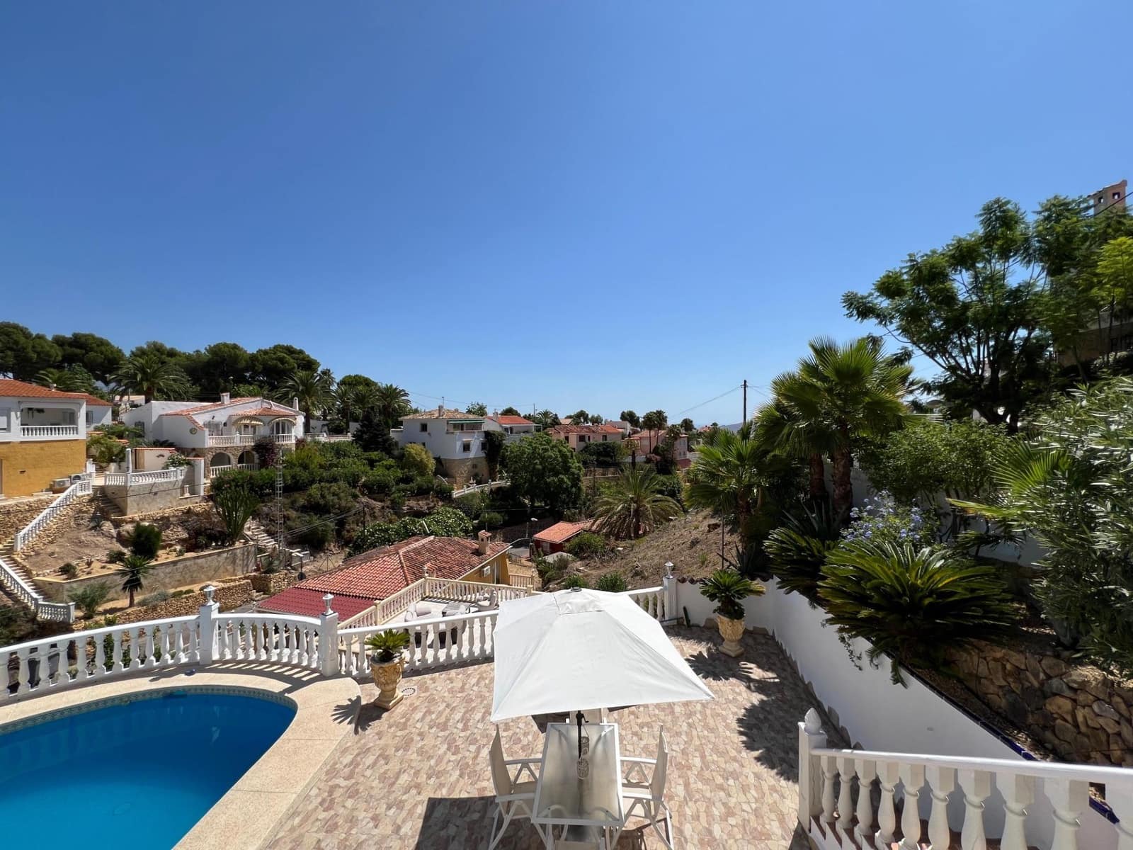 Chalet de 4 habitaciones en La Nucia en venta con piscina garaje - 560.000 € (Ref: 8939469)