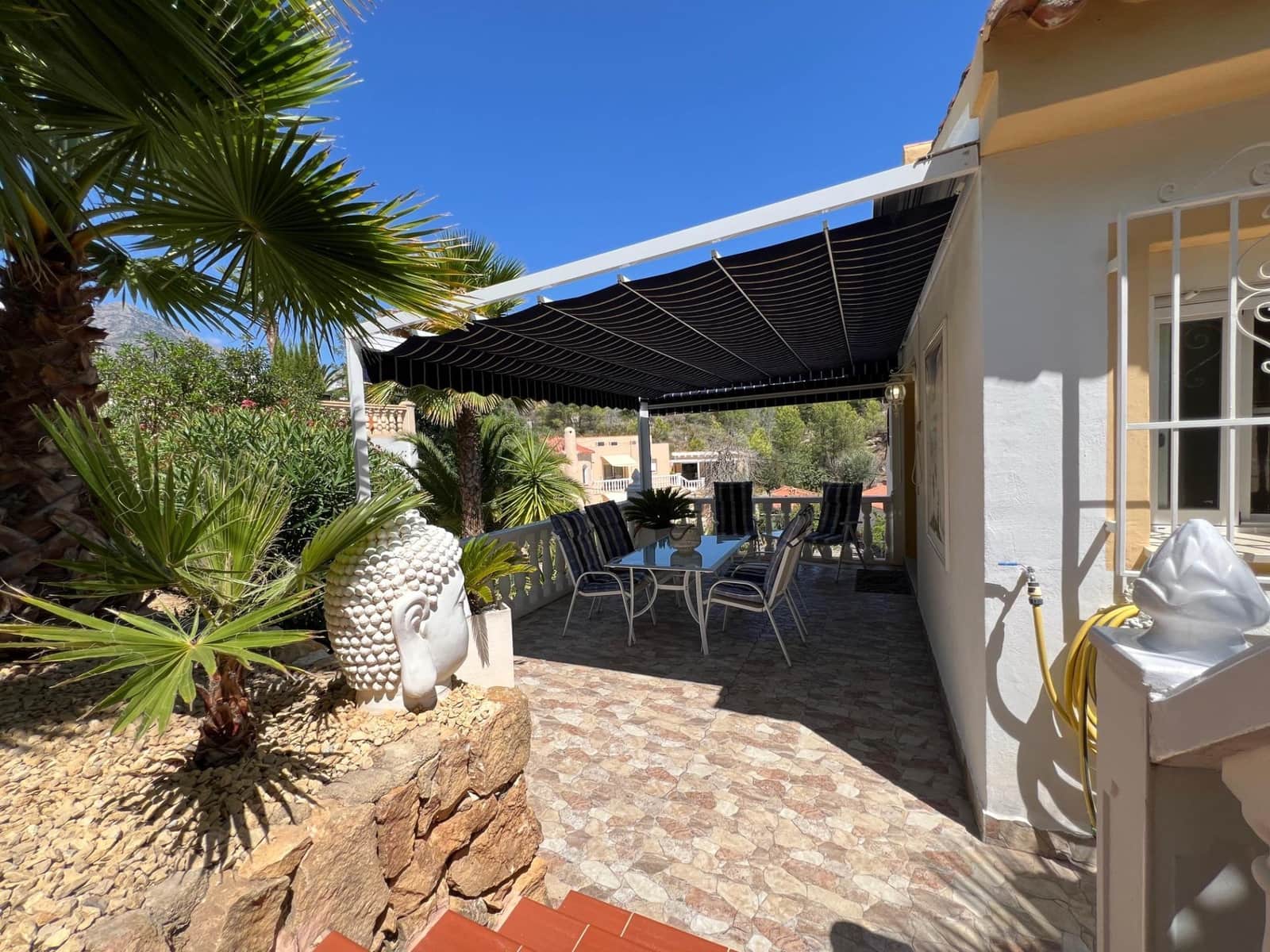 Chalet de 4 habitaciones en La Nucia en venta con piscina garaje - 560.000 € (Ref: 8939469)